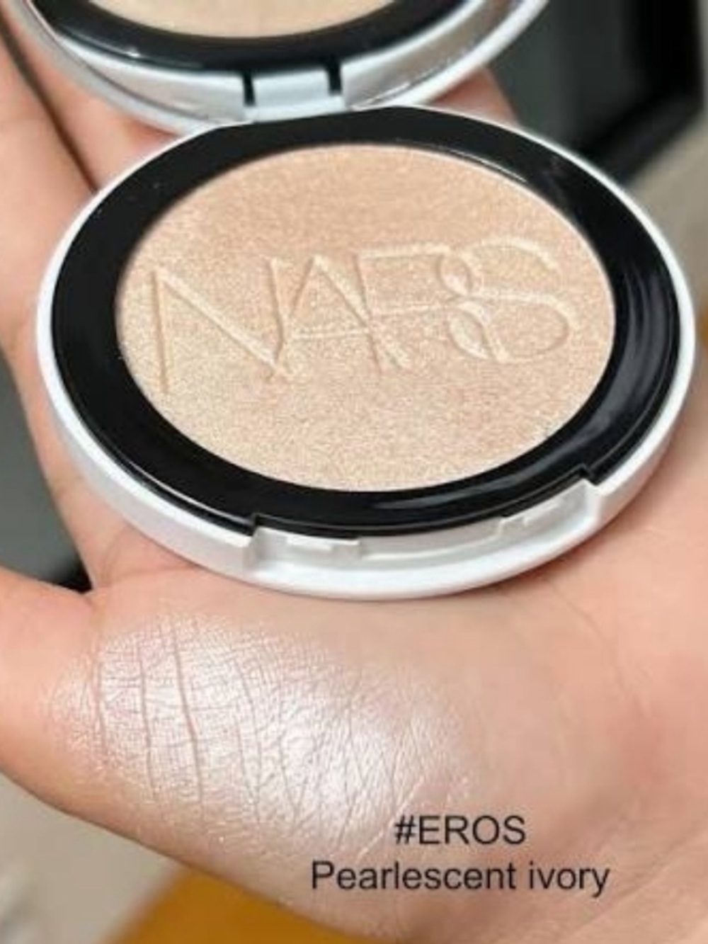 NARS Light Reflecting Luminizing Powder - Picture 10 of 16